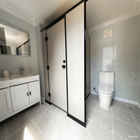 Unité de salle de bain préfabriquée portable moderne de 20 pieds en panneaux sandwich japonais, avec douche, toilettes et ventilateur d'extraction, pour adultes et espaces publics