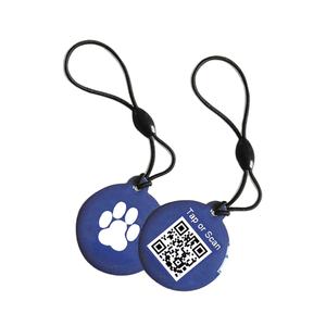 Étiquette d'identification intelligente pour chien en bois avec puce RFID en silicone transparent personnalisable, code NFC gravé, porte-clés pour paiement, hôtel - Product Image 1