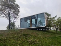 Chambre d'hôtel préfabriquée haut de gamme en panneaux sandwich modulaires intelligents, maison de vie et bureau avec assemblage rapide et design minimaliste