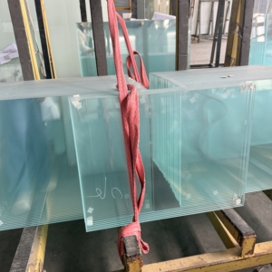 Verre de construction de sécurité sur mesure 10 mm, super blanc, entièrement trempé, à faible teneur en fer et à haute transmission - Product Image 2