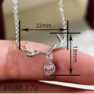 Collana Minimalista con Pendente a Corna di Cervo, Catena a O, Gioielli Eleganti da Donna per Natale - Product Image 3