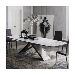 Table à manger personnalisée, minimaliste, moderne et chic, avec plateau en marbre blanc et structure en métal noir - Product Image 1