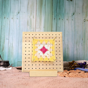 Blocker de crochet en bois fabriqué à la main personnalisé support de planche de crochet à tricoter pour carrés de grand-mère artisanat en bois boîtes en bois panneaux muraux - Product Image 4
