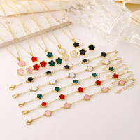 Conjunto de Joyería de Moda para Mujer, Collar y Pulsera de Aleación Chapada en Oro con Flor de Cinco Pétalos de Acrílico, Juego de Tres Piezas