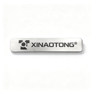 Placa de Identificación de Aluminio Anodizado Reutilizable, Etiqueta Metálica Personalizada con Reverso Magnético para Uniformes de Personal de Hoteles y Empresas - Product Image 3