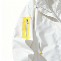 Ventes en gros de vestes coupe-vent softshell pour hommes, design tendance, logo personnalisé, noires, imperméables, décontractées, à capuche, avec fermeture éclair sur le devant