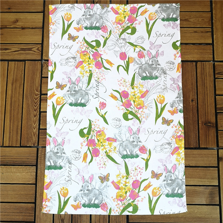 ดอกไม้สีเหลืองและกระต่าย