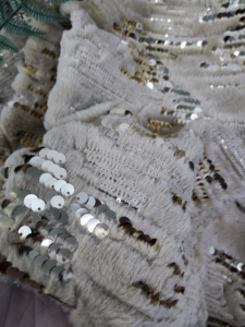 <span class=keywords><strong>2025</strong></span> Sang Trọng Nhung Thêu Ren Vải 100% <span class=keywords><strong>Polyester</strong></span> Vàng Sequin Đính Cườm Sang Trọng Len Thêu Cho Các Cô Gái Phụ Kiện - Product Image 4