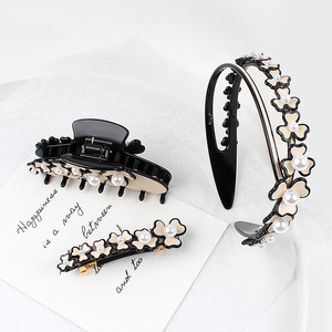 Nueva Colección Alexander Heartstring, Accesorios para el Cabello de Moda para Mujer, Diadema Grande con Flores de Acetato Beige e Incrustaciones de Perlas - Product Image 4