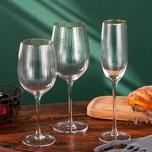 แก้วไวน์คริสตัลใสลายเส้นแนวตั้งขอบทองหรูหรา ปราศจากสารตะกั่ว สำหรับเสิร์ฟแชมเปญ ค็อกเทล ไวน์แดง และน้ำ - Product Image 2