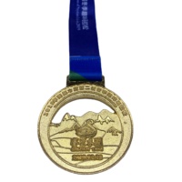 Upinstar Médaille de finition de triathlon en métal 3D Nouveau design Personnalisé Marathon Sports Médaille d'or Trophées Médailles et plaques