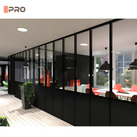 Cloison de bureau en verre de conception moderne 2024, cloison de bureau en verre et aluminium avec design vertical pour salle de sport, poste de travail de bureau