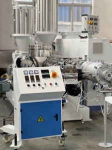 Ligne d'extrusion pour la fabrication de tuyaux PPR PE, machine de production de tuyaux d'irrigation PPR à goutteurs ronds - Product Image 1