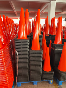 Vente en gros de cônes de signalisation réfléchissants en PVC de 45/40/75/90 degrés, base de 28/36 pouces, pour la sécurité routière et la construction - Product Image 5