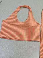 Ensemble de yoga 2 pièces pour femme : haut dos nu à rayures et pantalon capri taille haute, en maille, pour la gym, l'entraînement et les activités estivales, avec logo personnalisé