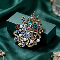 Broche Château Vintage en Cristal, Épingle en Alliage Incrustée de Strass et de Perles, Épingle de Revers Rétro Château de Princesse, Accessoire de Bijouterie pour Vêtements