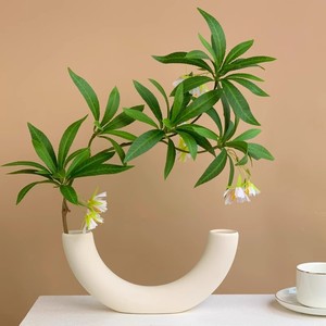 Figurine de pierre aquatique artificielle Gardenia 90 cm, arrangement floral en soie pour la décoration de la maison et les mariages - Product Image 1