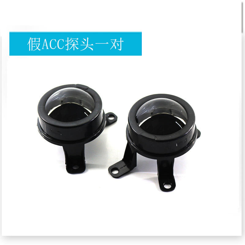 Une paire de fausses lumières ACC