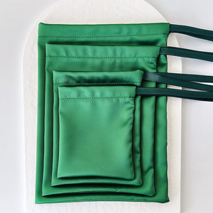 Pochette à cordon en faux satin vert foncé pour bijoux, bagues, boucles d'oreilles, pièces de monnaie, sac cadeau, voyage, fête, mariage, légère, impression de logo personnalisée - Product Image 4