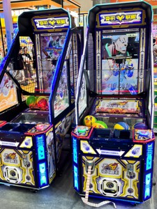 Meistverkaufter Luxus-Basketball-Automat für Erwachsene mit Münzeinwurf und Geldscheinprüfer, Englischer Metallrahmen, Doppelspielermodus, Indoor-Spiel - Product Image 1
