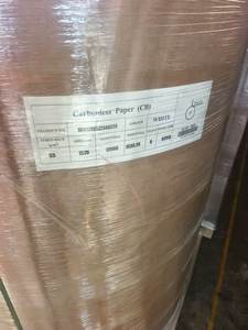 Papier autocopiant 50gsm 55gsm 75gsm 80gsm CB <span class=keywords><strong>Blanc</strong></span> CFB <span class=keywords><strong>Blanc</strong></span> CF <span class=keywords><strong>Blanc</strong></span> en <span class=keywords><strong>Noir</strong></span> Image Largeur du rouleau 1570mmx12000mtr Fabriqué en Chine - Product Image 5