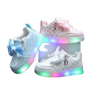 <span class=keywords><strong>Scarpe</strong></span> per ragazze nuovi stili ragazze con arco principessa comode <span class=keywords><strong>scarpe</strong></span> athleisure con cerniera luce che emettono <span class=keywords><strong>scarpe</strong></span> da <span class=keywords><strong>bambina</strong></span> - Product Image 1