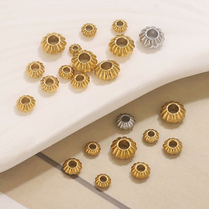 Cuentas espaciadoras acanaladas tipo rondel |   Cuentas de disco de calabaza de acero inoxidable chapadas en oro PVD de 18K <span class=keywords><strong>para</strong></span> la fabricación de pulseras, collares y joyas DIY - Product Image 1