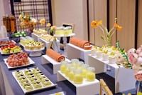 Ensemble de 4 supports à dessert en acrylique durables et écologiques, plateau à pâtisserie blanc, plateau à gâteau, plateau pour banquet, plateau pour pause thé, plateau de service pour buffet froid