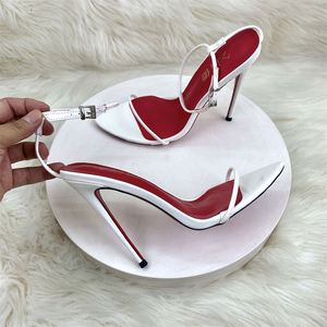 Sandales à lanières tendance pour femmes, en PU, semelle extérieure en caoutchouc, talon fin, noires, à bout pointu, avec boucle, pour l'été, vente en gros transfrontalière - Product Image 4