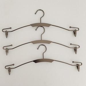 Venta al por Mayor de Perchas Metálicas para Pantalones para Tiendas de Ropa, Perchas para Tiendas de Lencería y Perchas de <span class=keywords><strong>Hierro</strong></span> <span class=keywords><strong>Forjado</strong></span> para Pantalones de Mujer - Product Image 3