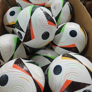 Pallone da Calcio Gonfiabile Portatile Facile da Gonfiare Misure 3/4/5 con Logo Personalizzato Vendita all'Ingrosso - Product Image 1