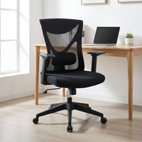 Chaise de bureau pivotante de direction en maille noire à dossier moyen, design moderne et luxueux, pour salle de réunion