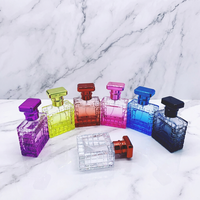 Flacon de parfum en verre quadrillé de 35 ml, vente en gros, bouchon à vis électroplaqué multicolore, flacon pulvérisateur vide, logo personnalisé, parfum