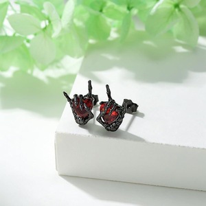 Diseño de moda Retro estilo Punk exagerado personalidad de Halloween corazón rojo oscuro garra fantasma colgante pendientes - Product Image 3