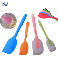 Spatule en silicone transparente à couverture complète intégrée mélangeant crème et beurre en caoutchouc grattoir à gâteau pour usage domestique