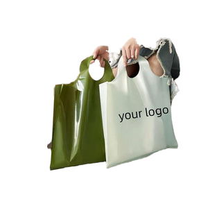 ถุงหิ้วแบบกำหนดเองเป็นมิตรกับสิ่งแวดล้อม ทำจาก HDPE PE สำหรับใส่เสื้อผ้า  พิมพ์โลโก้เพื่อการส่งเสริมการขาย บรรจุภัณฑ์สำหรับเสื้อผ้าและชุดชั้นใน ขนาดตามสั่ง - Product Image 1