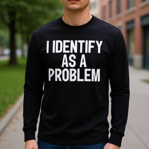 Camiseta de manga larga con estampado de humo en la cara, con la frase: “Me identifico como un problema” - Product Image 3