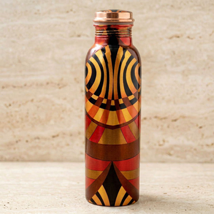 Bouteille d'eau en cuivre pur avec motif géométrique abstrait artistique et vibrant, élégante, pour la santé ayurvédique et l'hydratation - Product Image 1