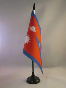 Bandiera da tavolo del Nepal 5'' x 8'' - Bandiera da scrivania nepalese 21 x 14 cm - Asta e <span class=keywords><strong>base</strong></span> in plastica nera - Product Image 2