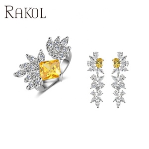 RAKOL SP3196 Juego de Joyería de Cobre Fino con Zirconia Colorida, Collar con Colgante de Corazón y Pendientes de Novia, Encantador y Elegante para Boda - Product Image 6