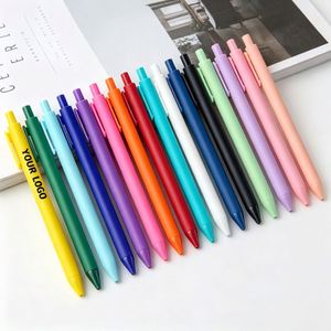 Stylo en plastique avec prise en main confortable et légère pour l'écriture des étudiants et l'utilisation scolaire, idéal pour la promotion marketing et la vente. - Product Image 1