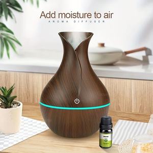 Mini diffuseur d'huiles essentielles portable 200 ml, humidificateur d'huiles essentielles en bois avec 9 couleurs d'éclairage ambiant nocturne - Product Image 1