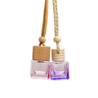 Diffuseur de parfum liquide pour voiture en forme personnalisée, à suspendre, avec bouteille en verre et couvercles en bois