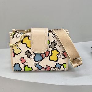 Bolso bandolera de mujer con diseño de osito de dibujos animados y letras, estilo versátil, <span class=keywords><strong>nuevo</strong></span>, con cadena simple. - Product Image 3