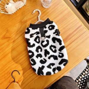Gilet en laine d'agneau à imprimé vache, vêtements pour animaux de compagnie automne-hiver, boucle de laisse, veste à manches côtelées, pull pour chien, protection contre le froid. - Product Image 3