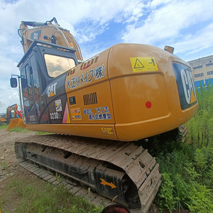 รถขุดขนาดใหญ่ CAT 323D2L น้ำหนัก 23 ตัน พร้อมบุ้งกี๋ขุดขนาด 1.15 ลูกบาศก์เมตร รถขุดตีนตะขาบมือสอง - Product Image 2