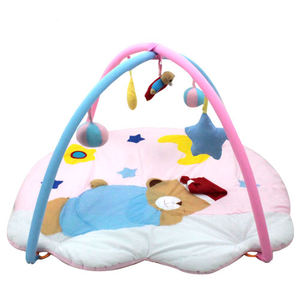 Tappetino da gioco per bambini elegante e colorato con giocattoli appesi per gattonare e giocare - Product Image 3