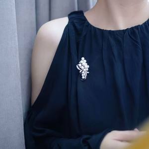 เข็มกลัดรูปดอกไม้ริบบิ้นสามมิติประดับเพชรเต็มแบบเกาหลี ขนาดใหญ่ สำหรับเสื้อสเวตเตอร์-ขายส่ง - Product Image 4