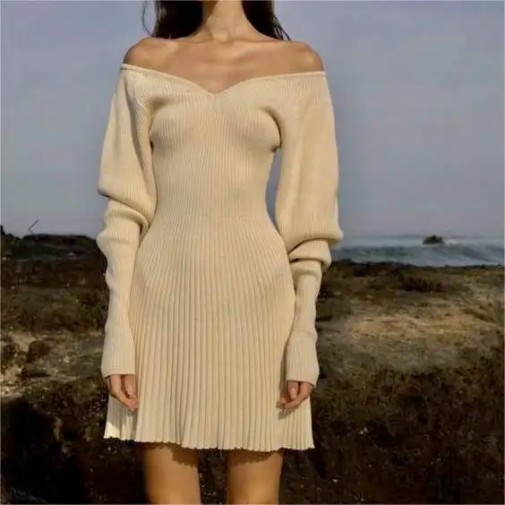 2024 nuevo personalizado europeo acanalado tejido Sexy fuera del hombro mujeres Mini vestidos de suéter plisado