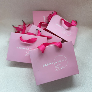 Piccolo lusso rosa patinato carta Kraft Tote nastro manico personalizzato commercio all'ingrosso regalo borsa di laminazione stampa di movimentazione - Product Image 6
